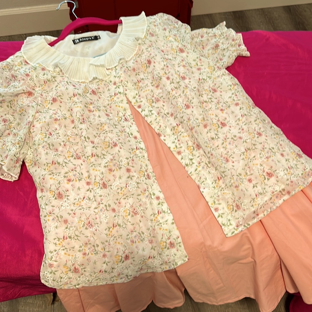 Pinup style skirt and flower blouse